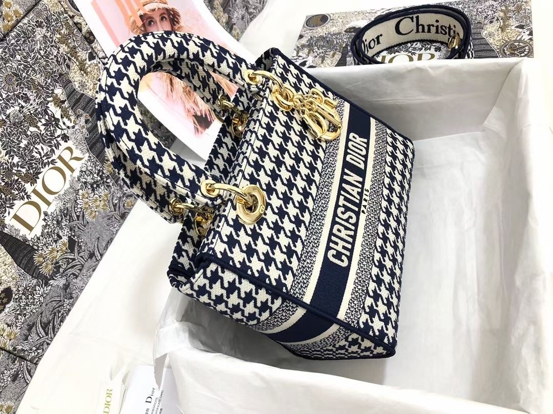 D*or medium lady d-lite bag in black houndstooth embroidery