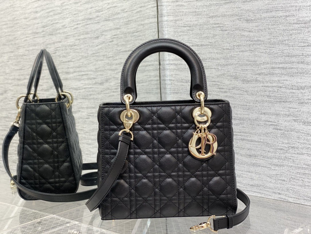 D*or lady D*or medium bag in noir grained calfskin