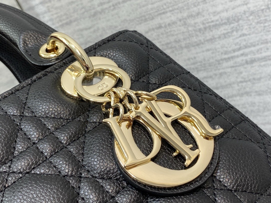 D*or lady D*or medium bag in noir grained calfskin