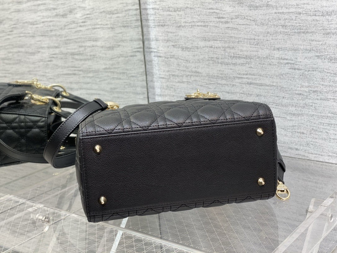 D*or lady D*or medium bag in noir grained calfskin