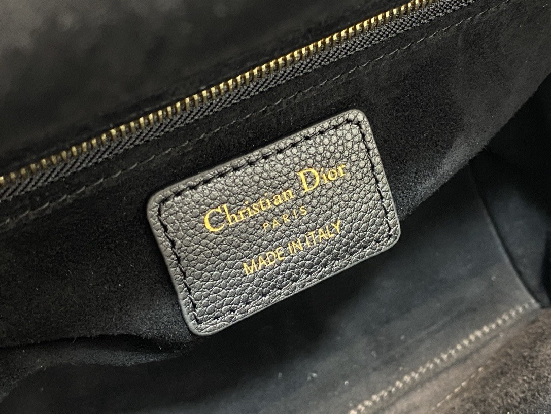 D*or lady D*or medium bag in noir grained calfskin
