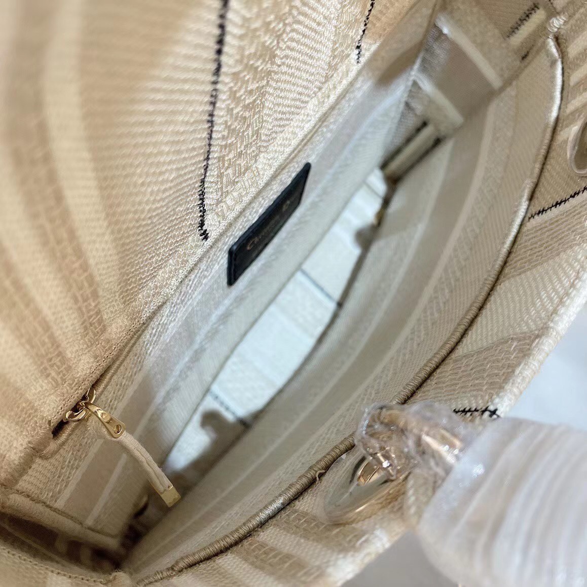 D*or medium lady d-lite bag in beige stripes embroidery