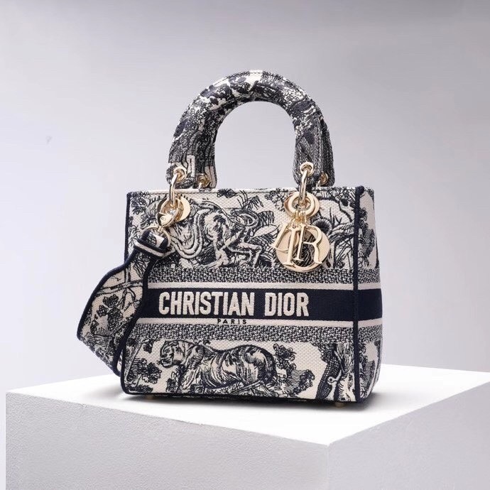 D*or medium lady d-lite bag in blue toile de jouy embroidery