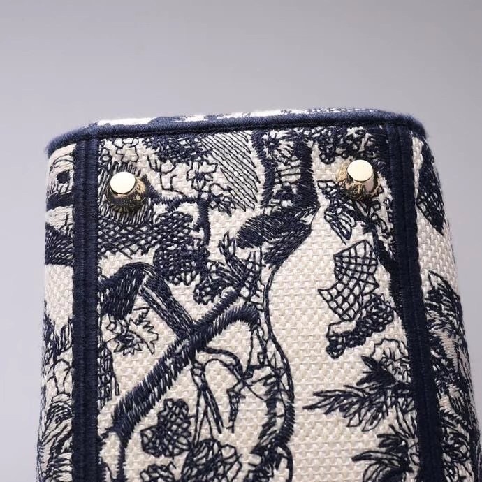 D*or medium lady d-lite bag in blue toile de jouy embroidery