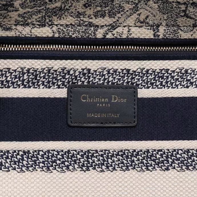 D*or medium lady d-lite bag in blue toile de jouy embroidery