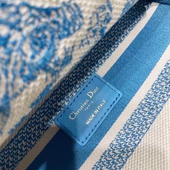 D*or medium lady d-lite bag in blue toile de jouy canvas