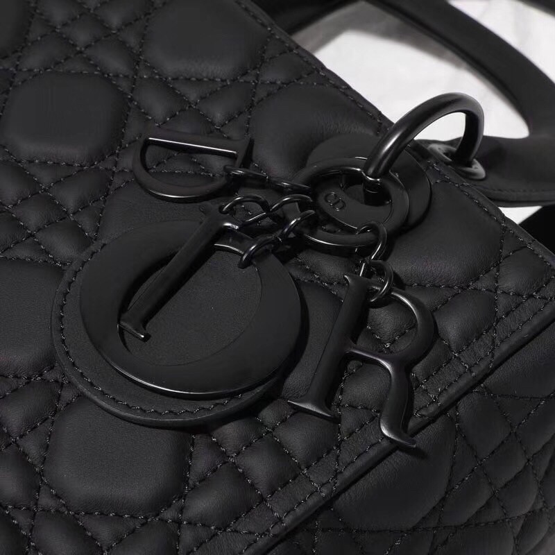 D*or medium lady D*or ultra-matte so black bag