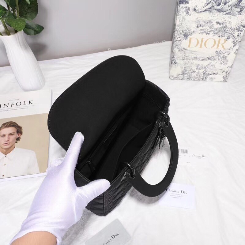 D*or medium lady D*or ultra-matte so black bag