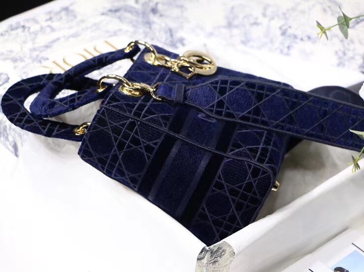 D*or medium lady d-lite bag in blue embroidered velvet
