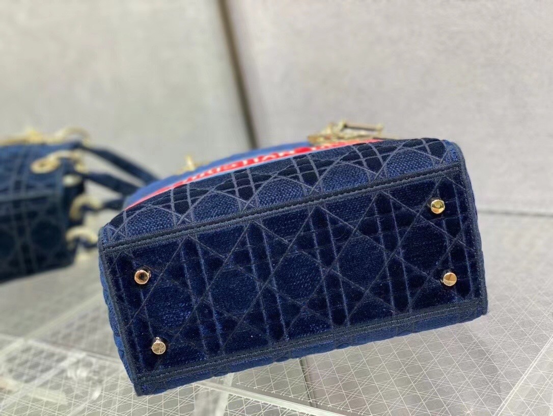 D*or medium lady d-lite bag in blue velvet embroidery