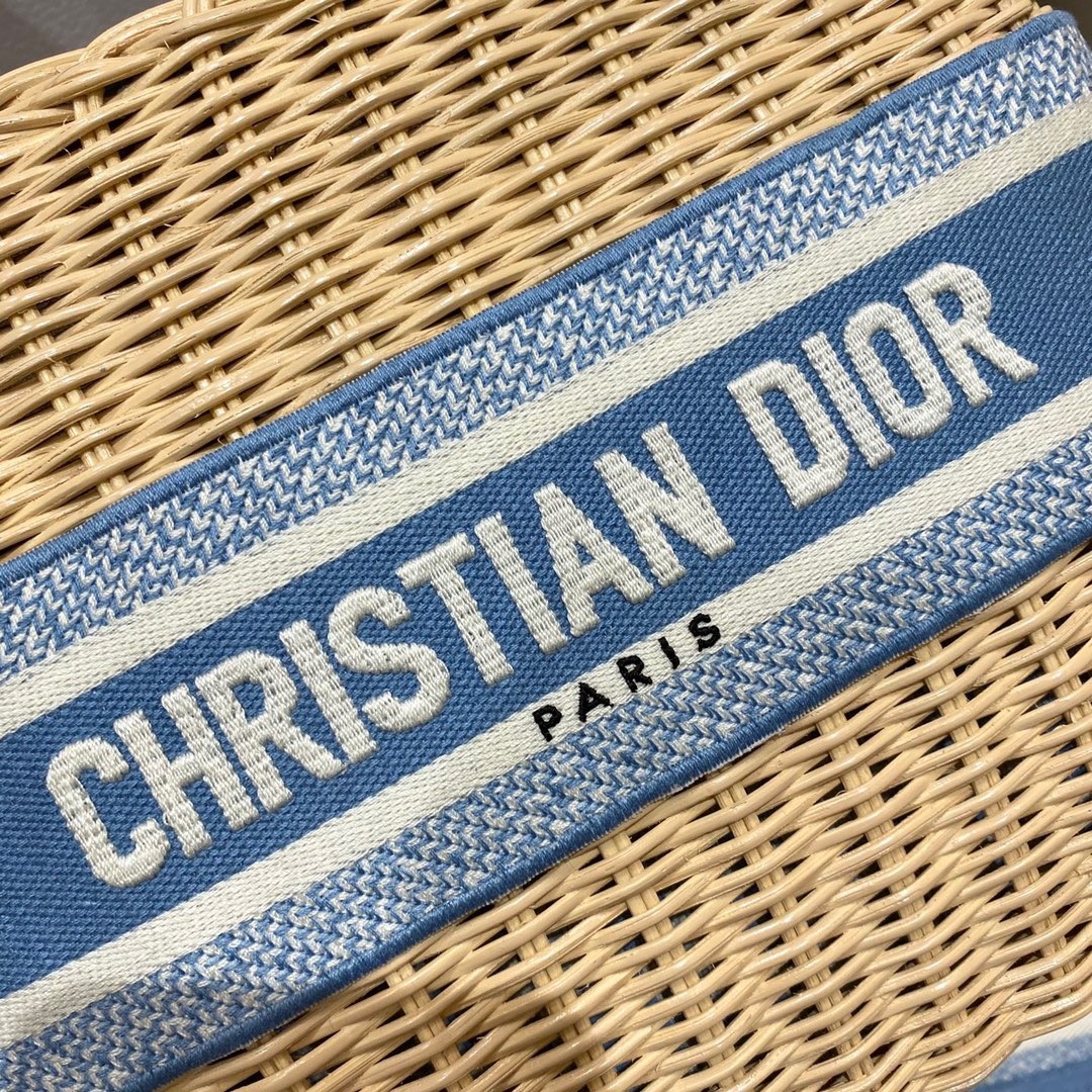 D*or medium lady D*or bag in wicker and light blue oblique jacquard