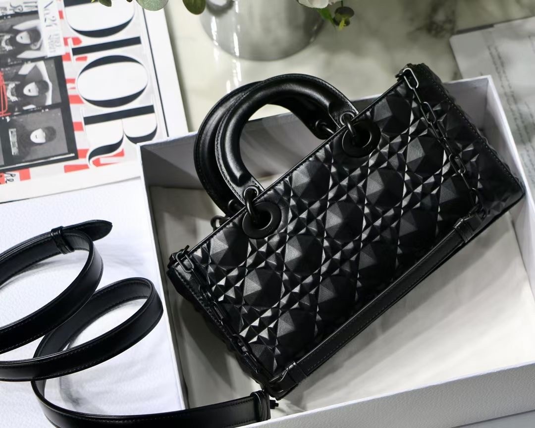 D*or lady d-joy bag in black calfskin with diamond motif