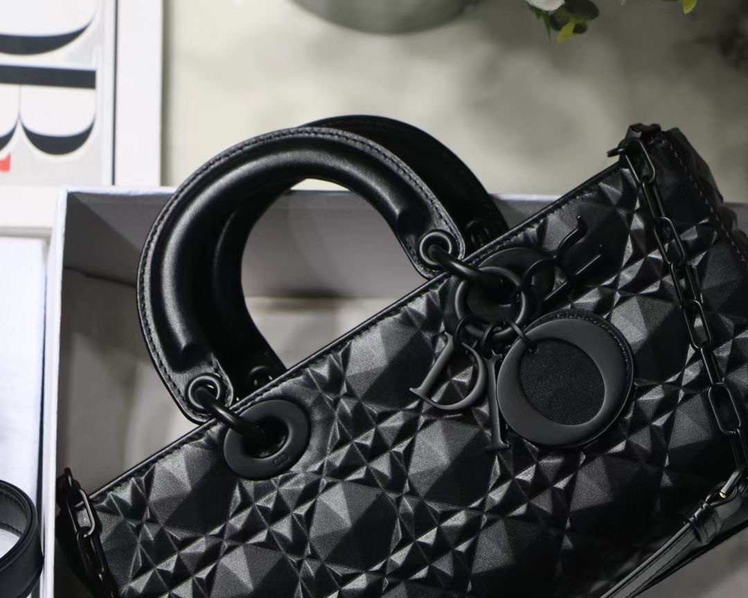 D*or lady d-joy bag in black calfskin with diamond motif
