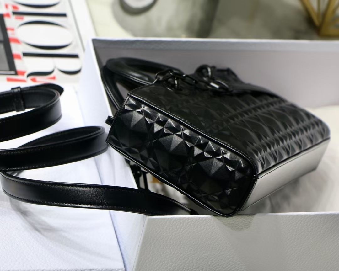 D*or lady d-joy bag in black calfskin with diamond motif