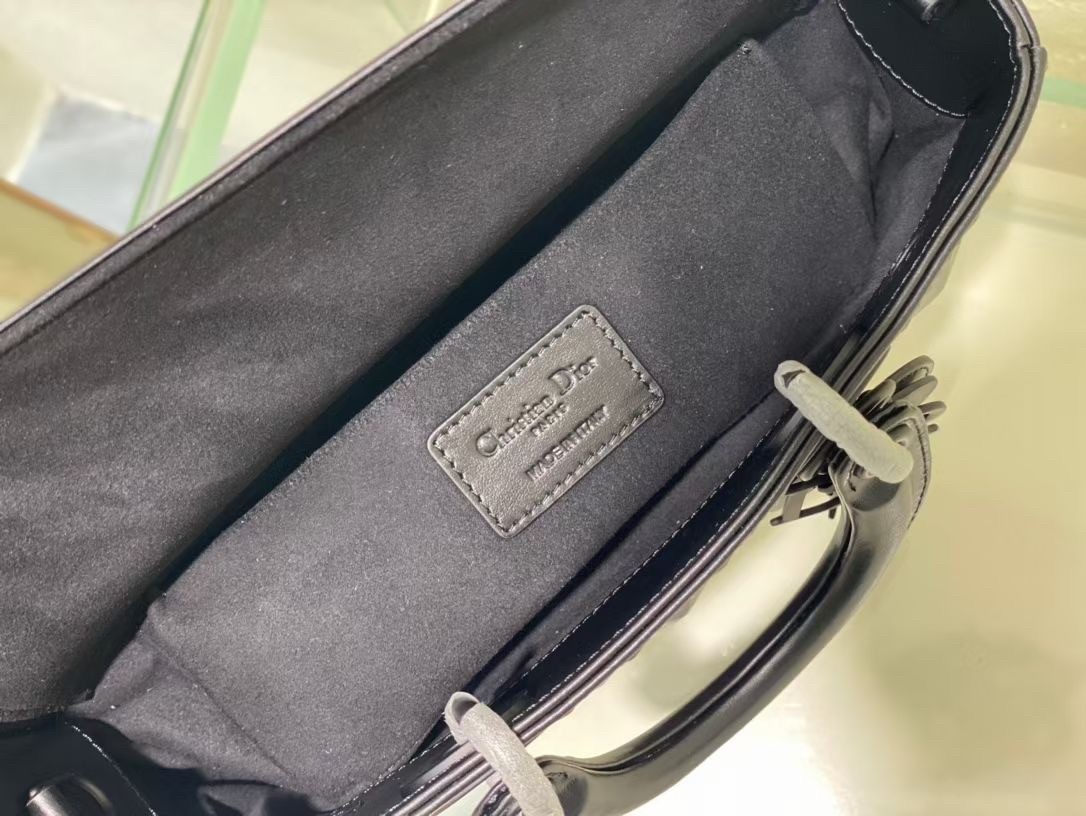 D*or lady d-joy bag in black calfskin with diamond motif