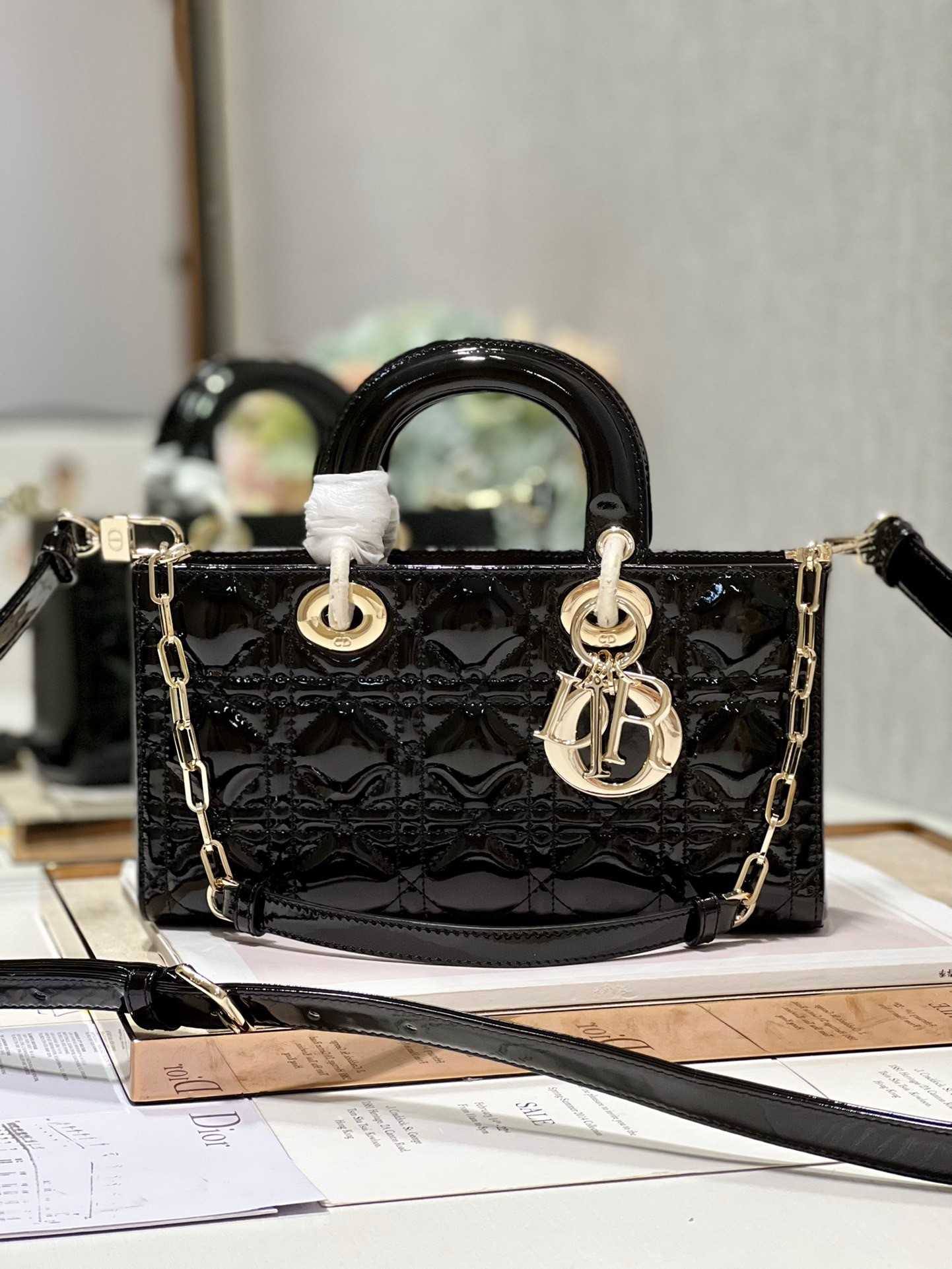 D*or lady d-joy medium bag in black patent cannage calfskin