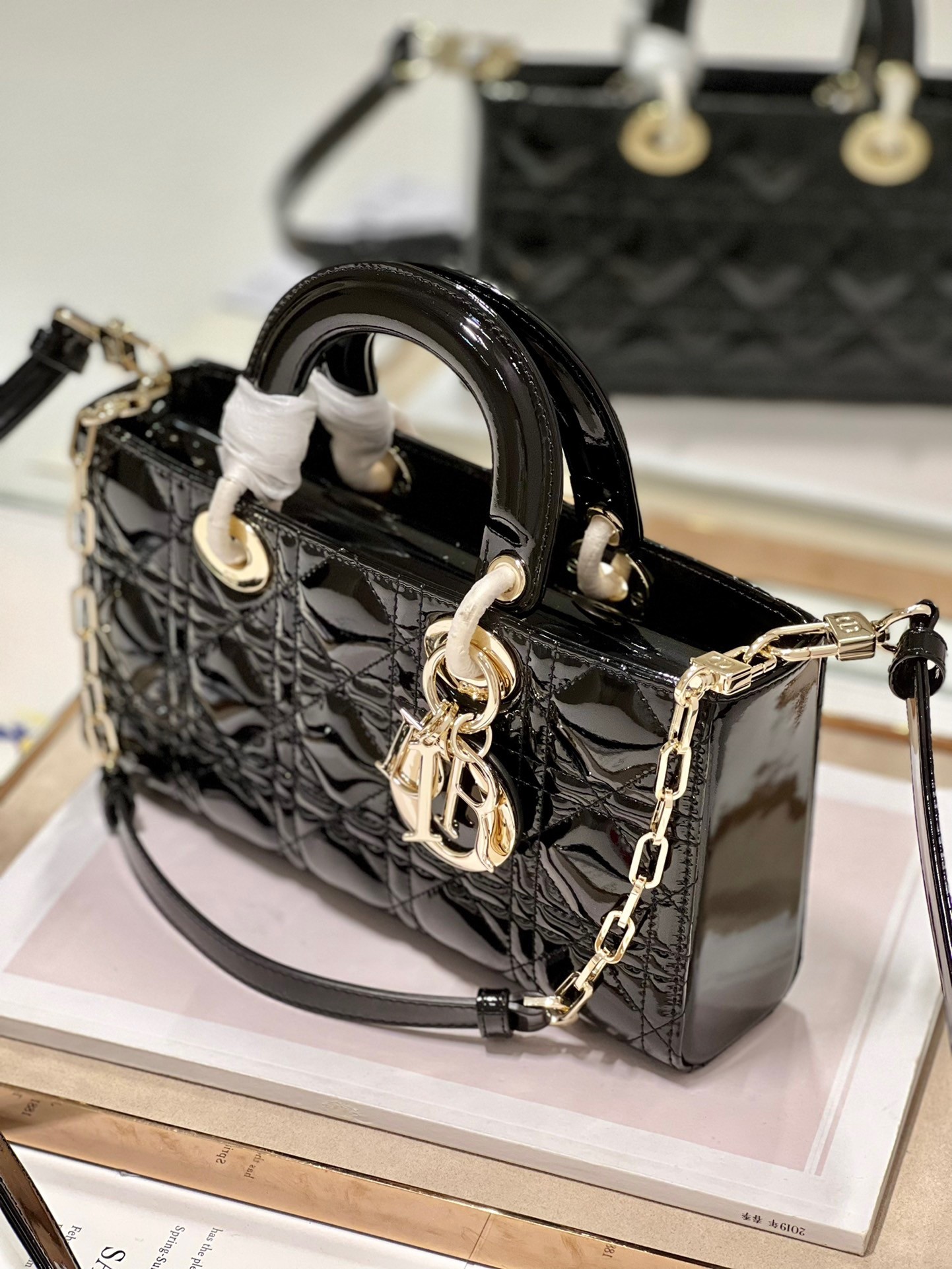 D*or lady d-joy medium bag in black patent cannage calfskin