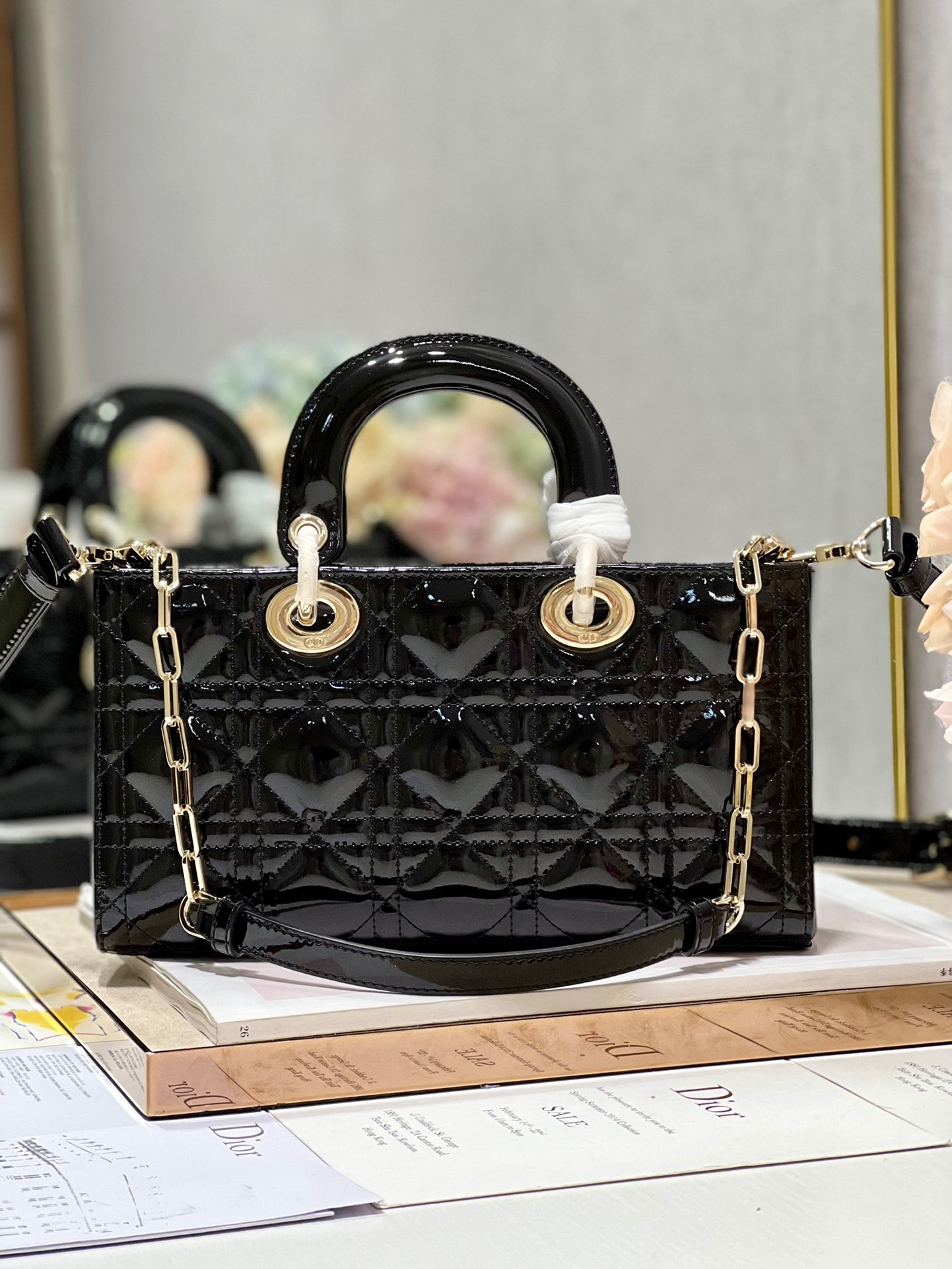 D*or lady d-joy medium bag in black patent cannage calfskin