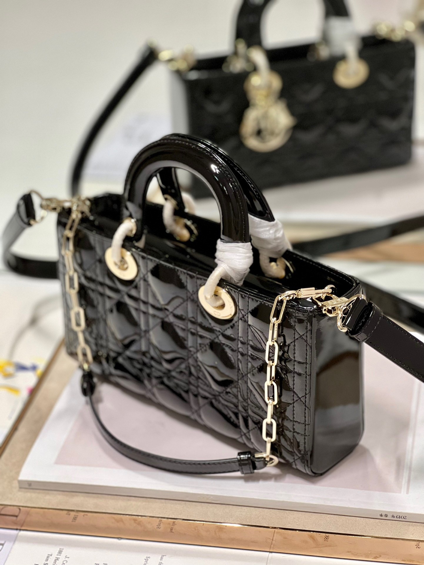 D*or lady d-joy medium bag in black patent cannage calfskin