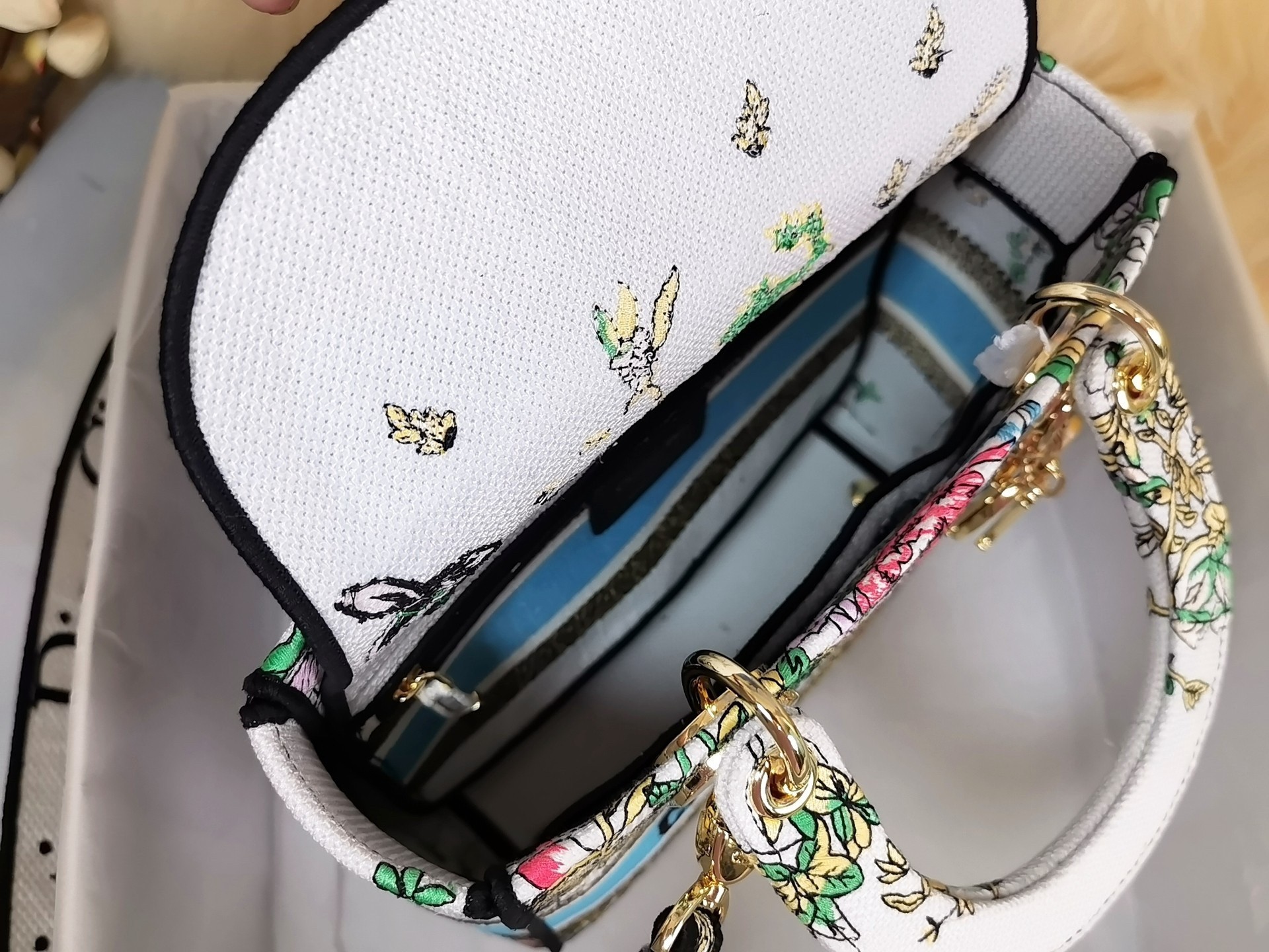 D*or medium lady d-lite bag in latte d-constellation embroidery