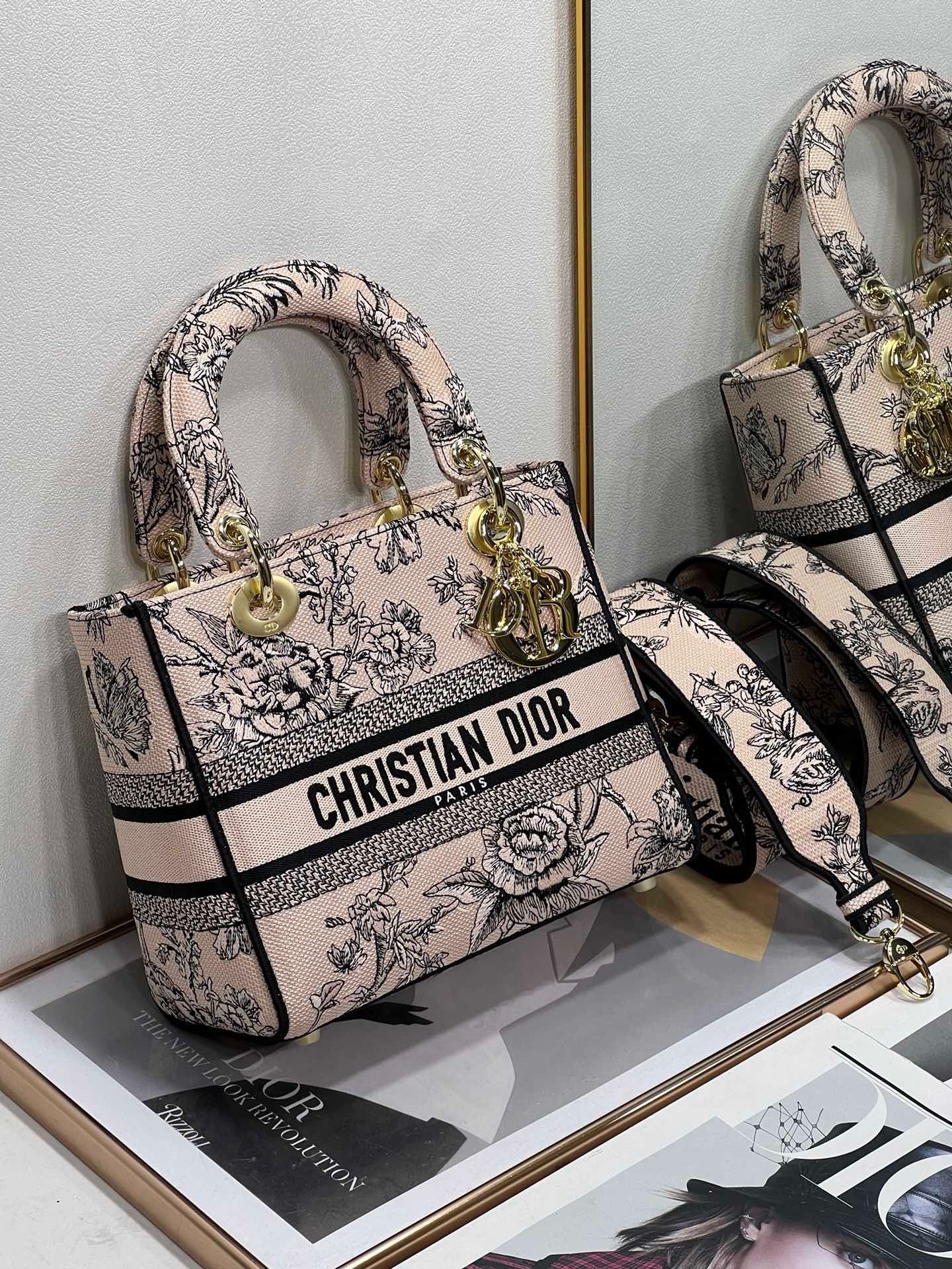 D*or medium lady d-lite bag in powder jardin botanique embroidery