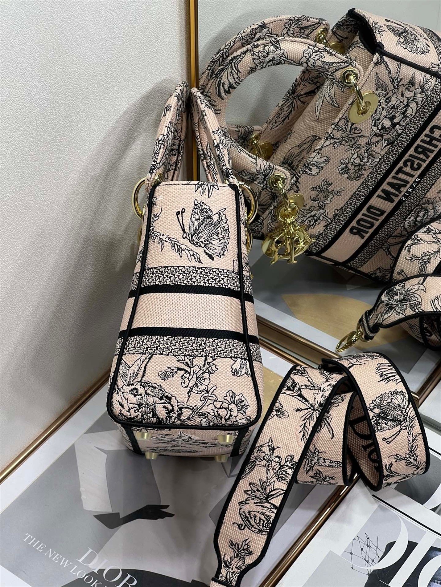 D*or medium lady d-lite bag in powder jardin botanique embroidery