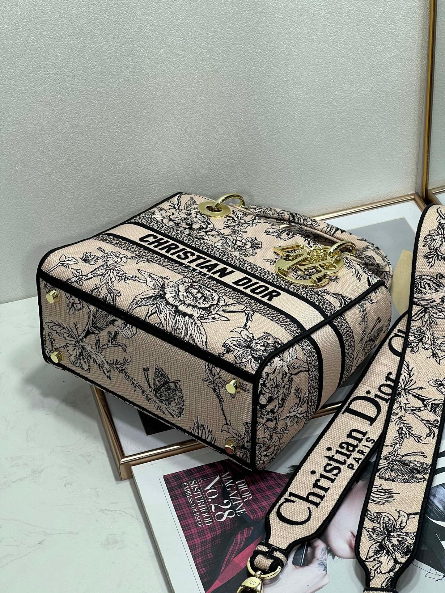 D*or medium lady d-lite bag in powder jardin botanique embroidery