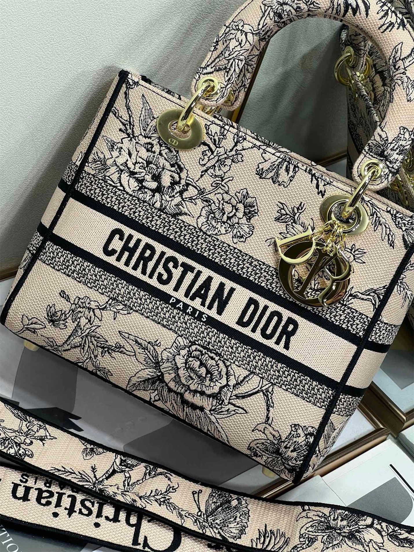 D*or medium lady d-lite bag in powder jardin botanique embroidery