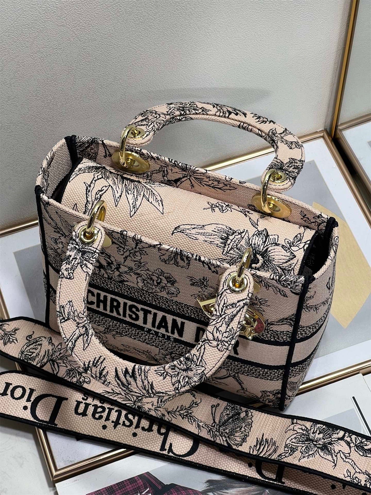 D*or medium lady d-lite bag in powder jardin botanique embroidery