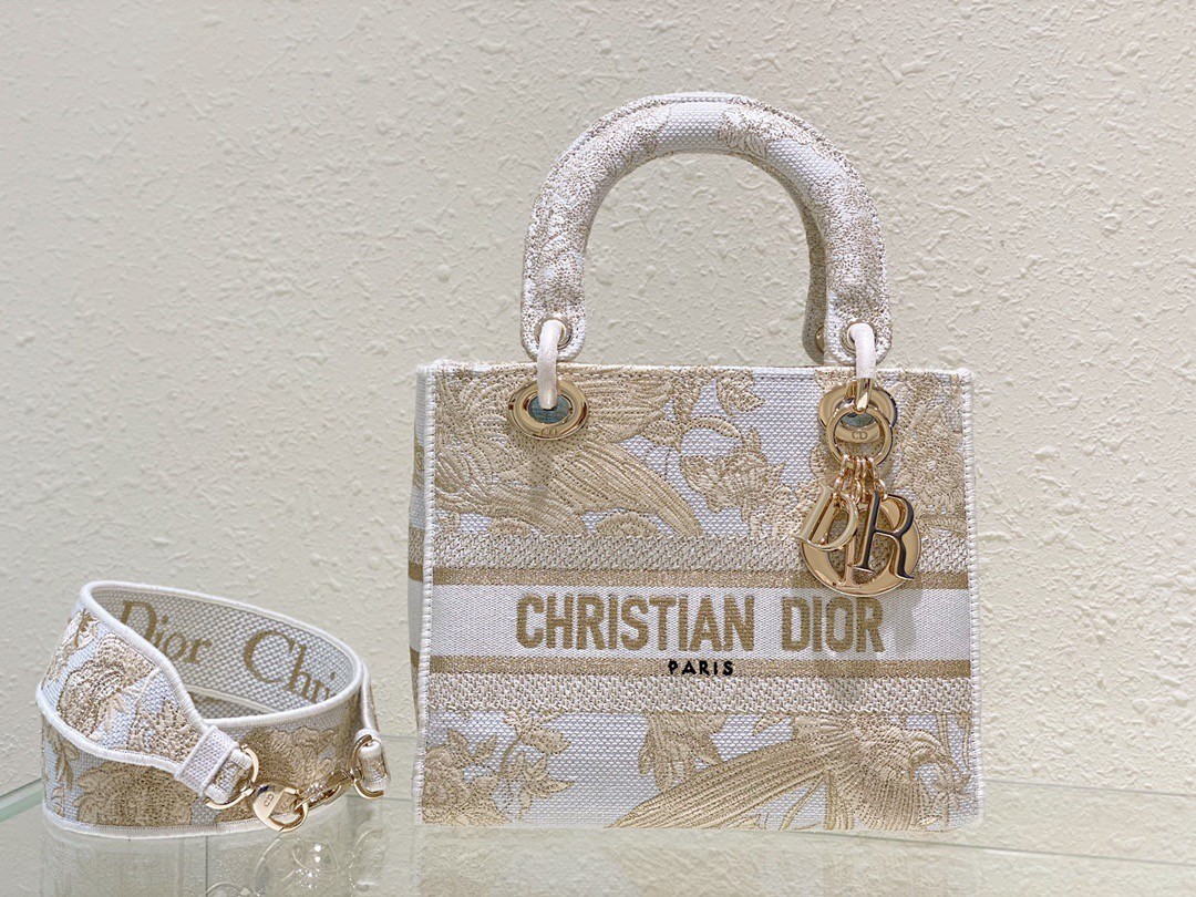 D*or medium lady d-lite bag in gold jardin d