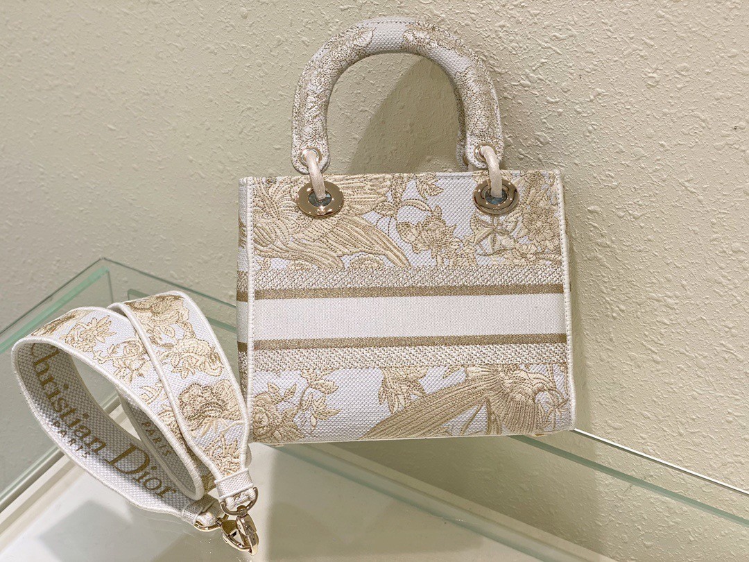 D*or medium lady d-lite bag in gold jardin d