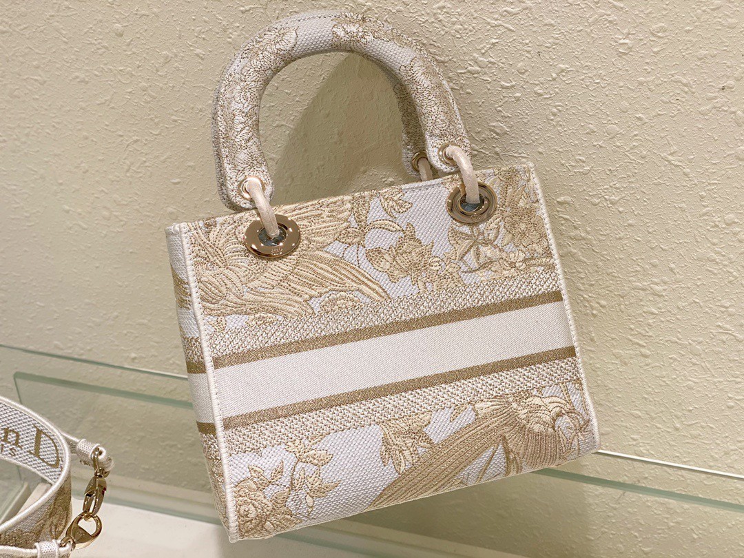 D*or medium lady d-lite bag in gold jardin d