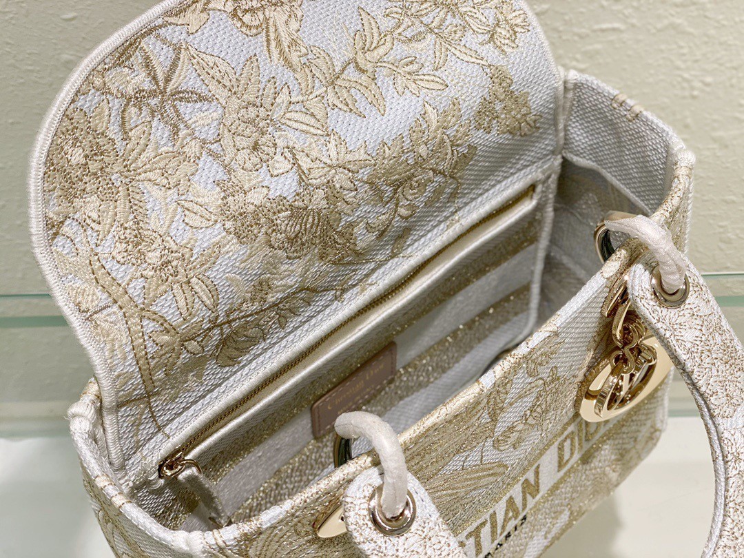 D*or medium lady d-lite bag in gold jardin d