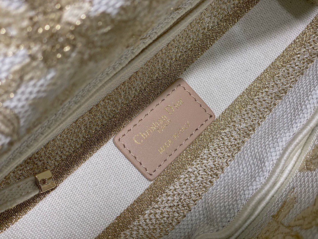 D*or medium lady d-lite bag in gold jardin d