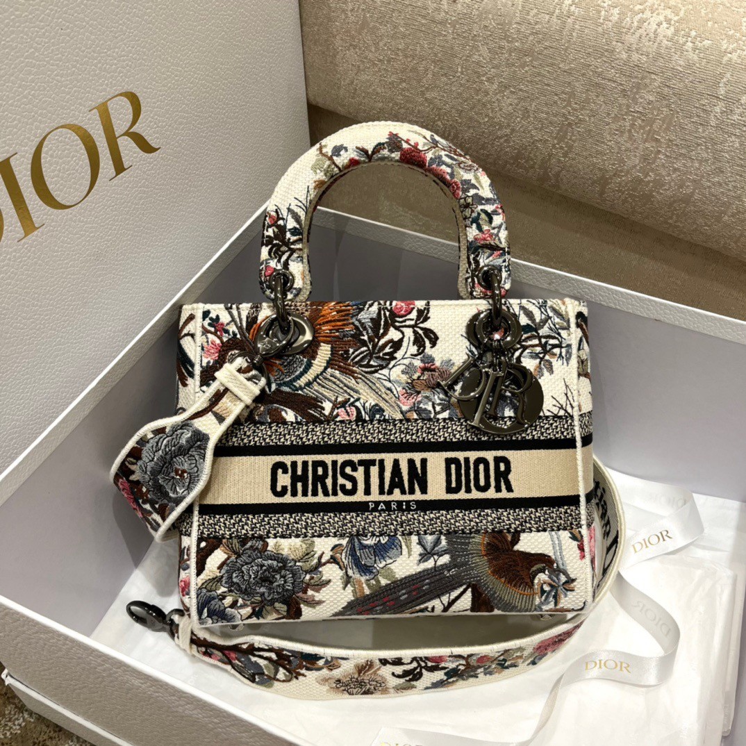 D*or medium lady d-lite bag in white jardin d
