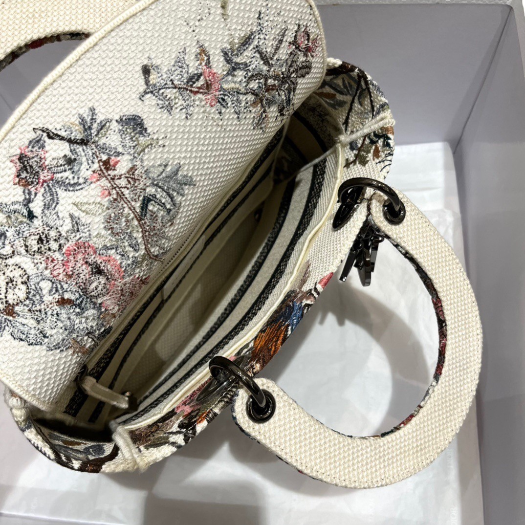 D*or medium lady d-lite bag in white jardin d