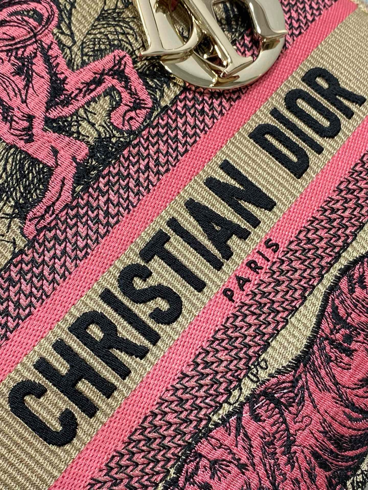 D*or D*oriviera lady d-lite medium bag in raffia with pink toile de jouy sauvage embroidery