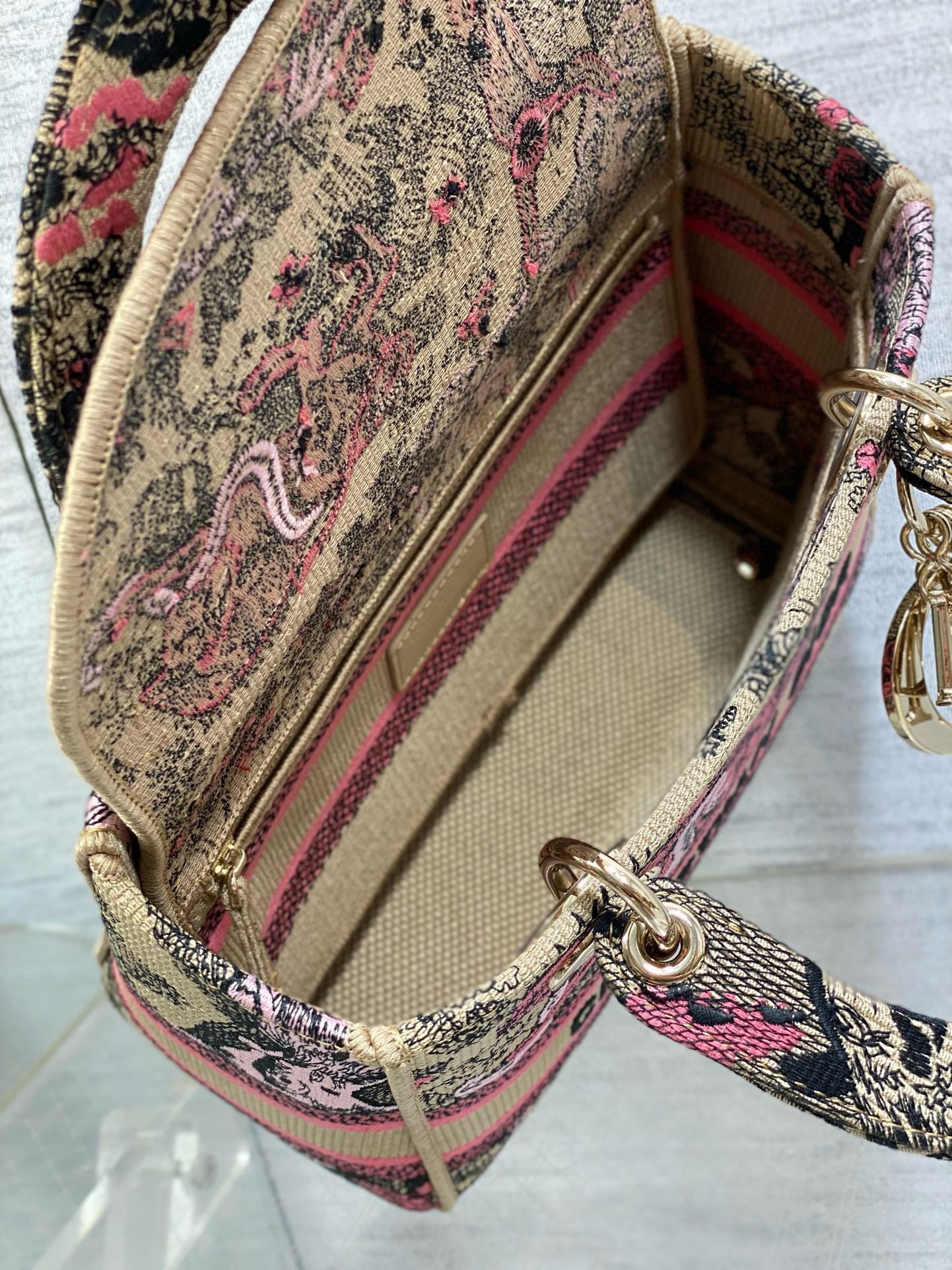 D*or D*oriviera lady d-lite medium bag in raffia with pink toile de jouy sauvage embroidery