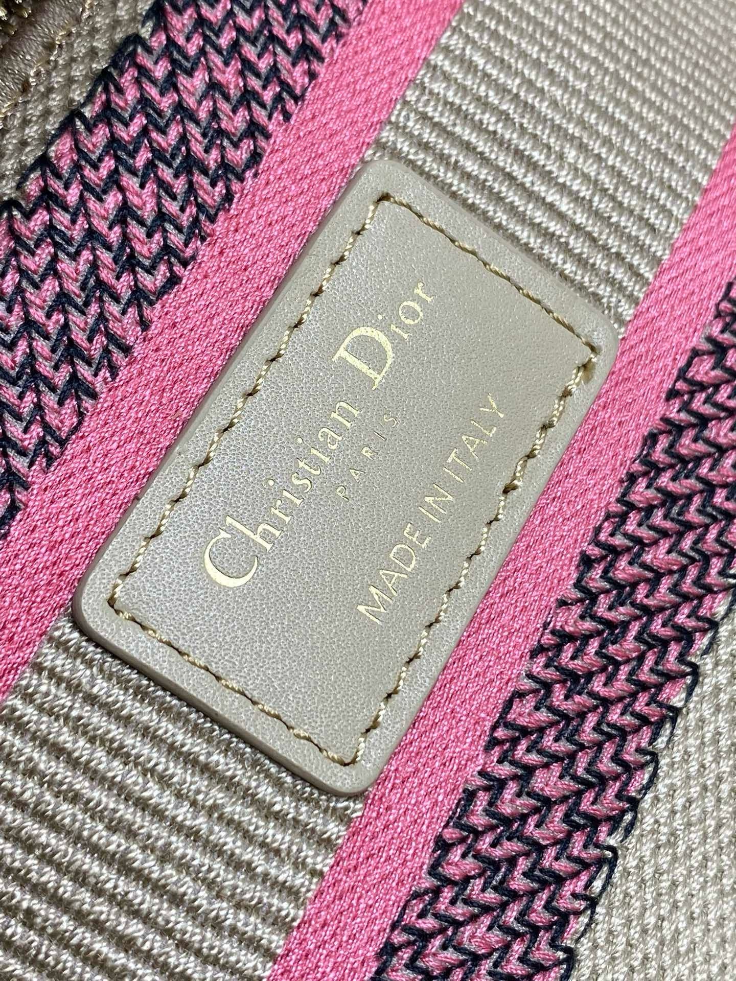 D*or D*oriviera lady d-lite medium bag in raffia with pink toile de jouy sauvage embroidery
