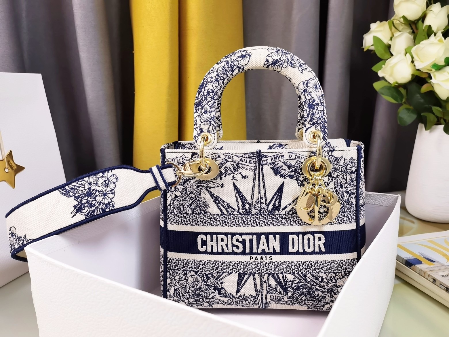 D*or medium lady d-lite bag in blue multicolor rêve d