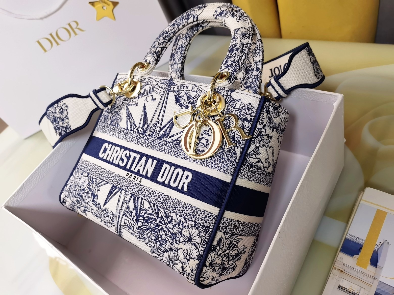 D*or medium lady d-lite bag in blue multicolor rêve d