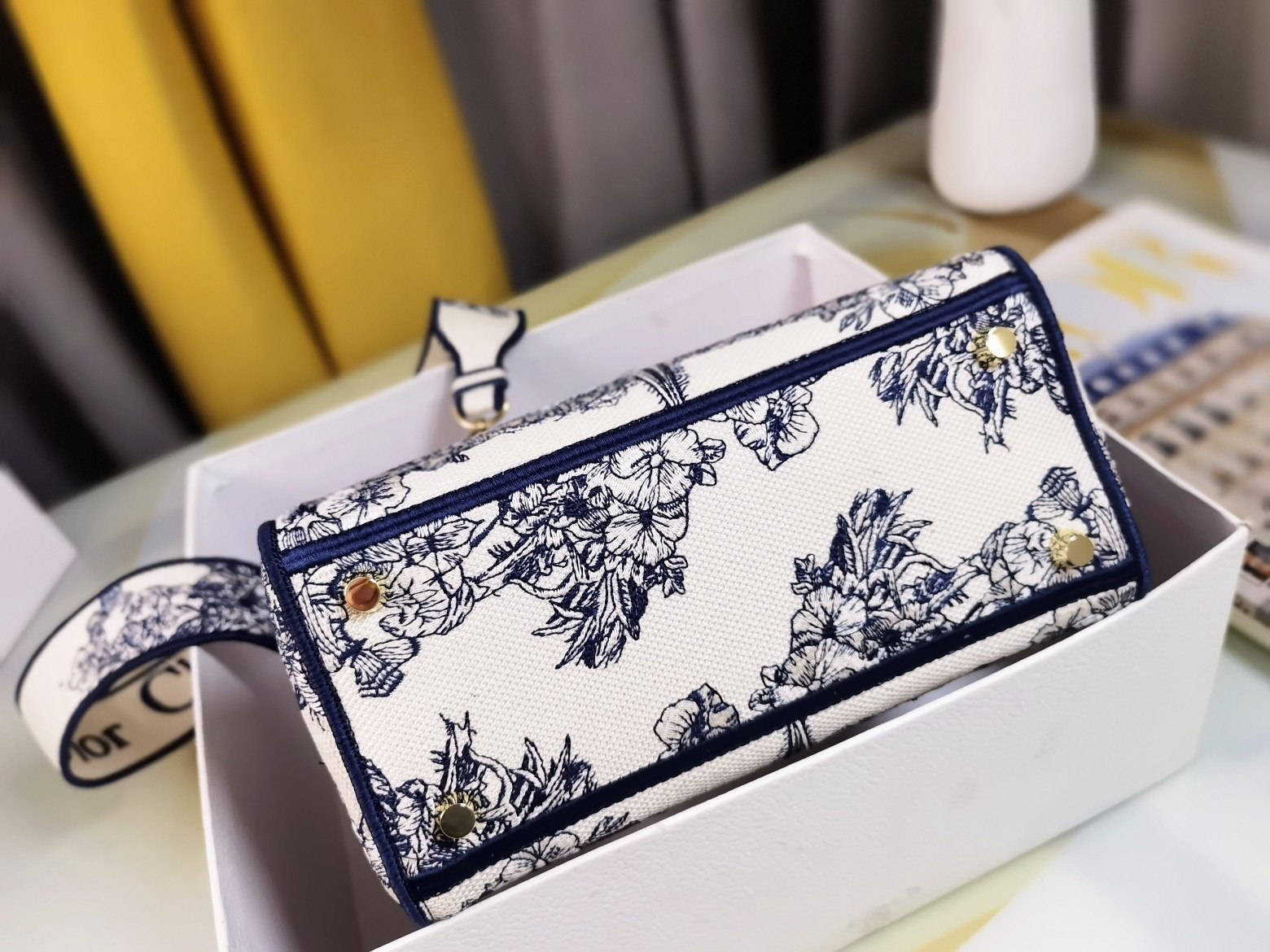 D*or medium lady d-lite bag in blue multicolor rêve d