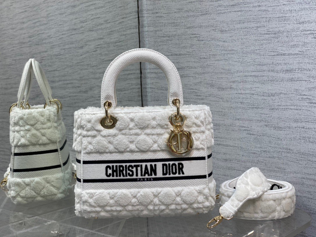 D*or medium lady d-lite bag in white cannage shearling