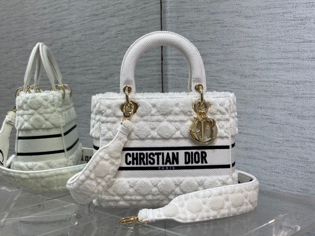 D*or medium lady d-lite bag in white cannage shearling