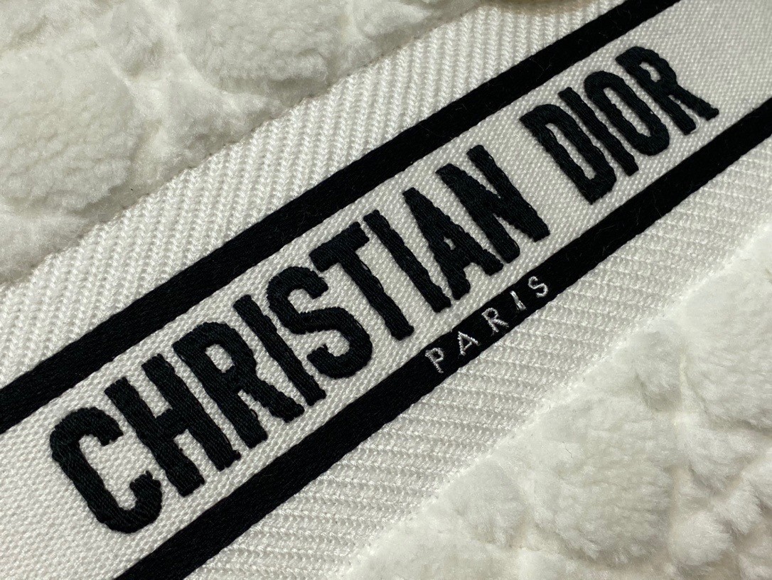 D*or medium lady d-lite bag in white cannage shearling