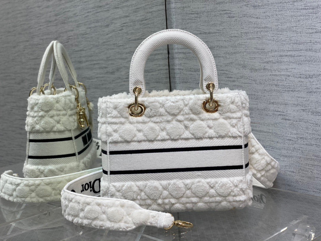D*or medium lady d-lite bag in white cannage shearling