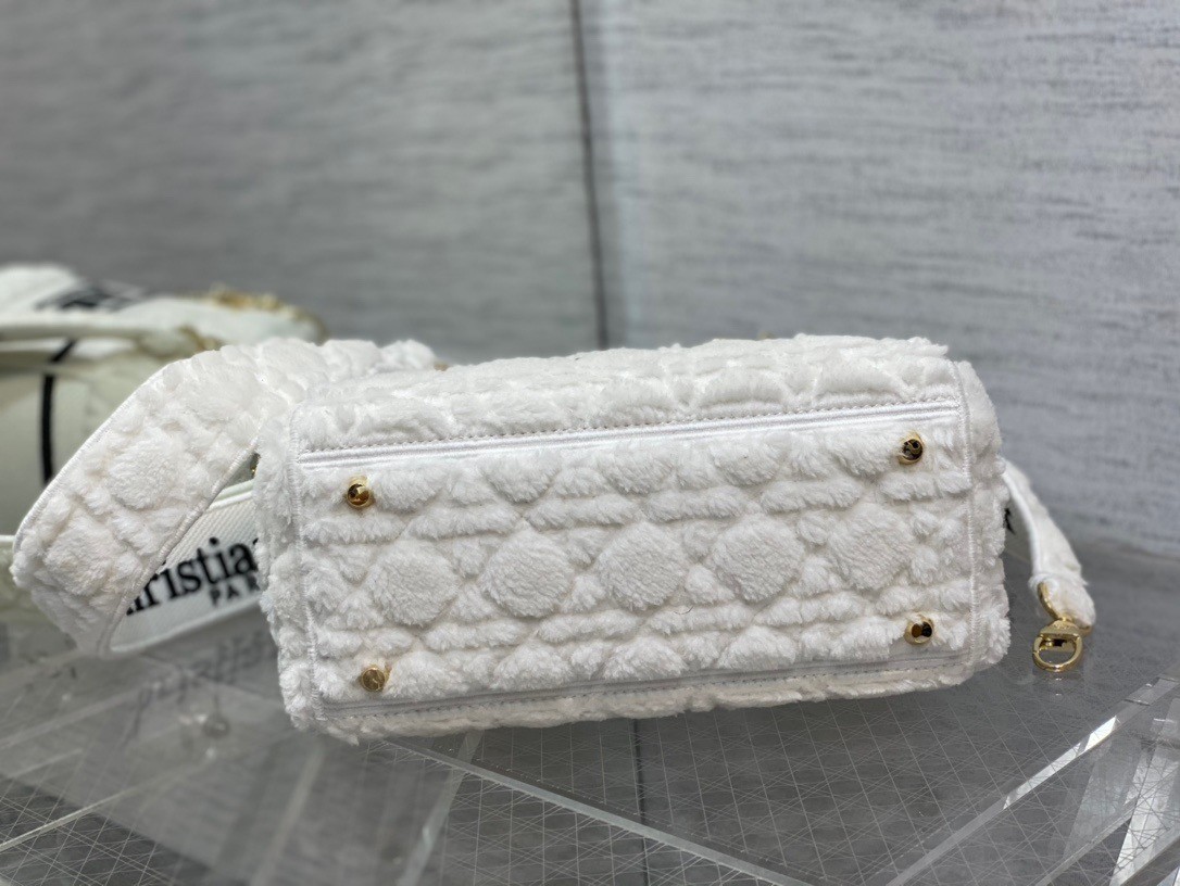 D*or medium lady d-lite bag in white cannage shearling