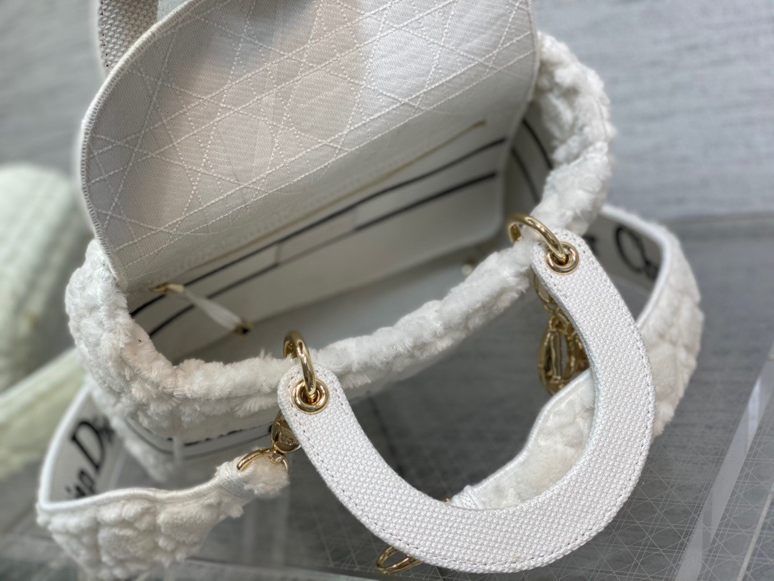 D*or medium lady d-lite bag in white cannage shearling