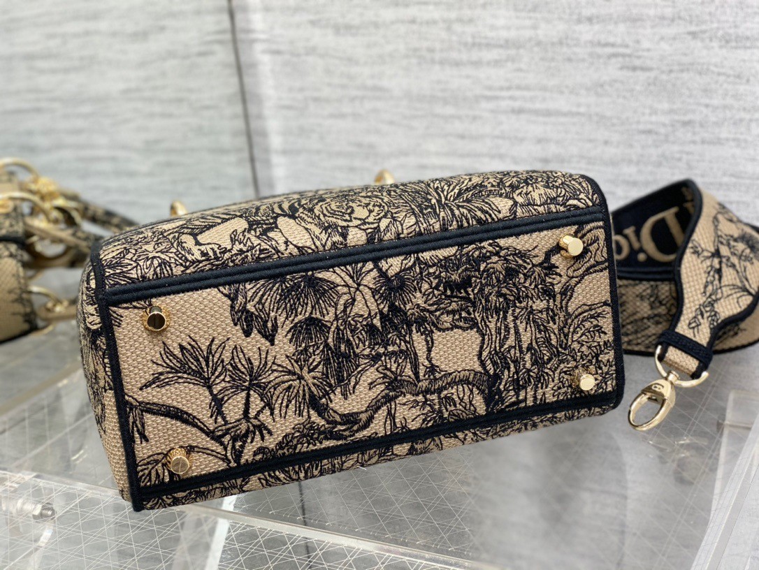 D*or lady d-lite medium bag in beige toile de jouy voyage embroidery