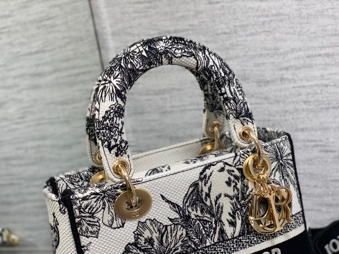 D*or lady d-lite medium bag in white toile de jouy voyage embroidery